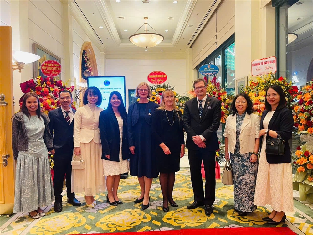 HỆ THỐNG GIÁO DỤC TÂN THỜI ĐẠI VINH DỰ THAM DỰ LỄ KỶ NIỆM 108 NĂM QUỐC KHÁNH PHẦN LAN